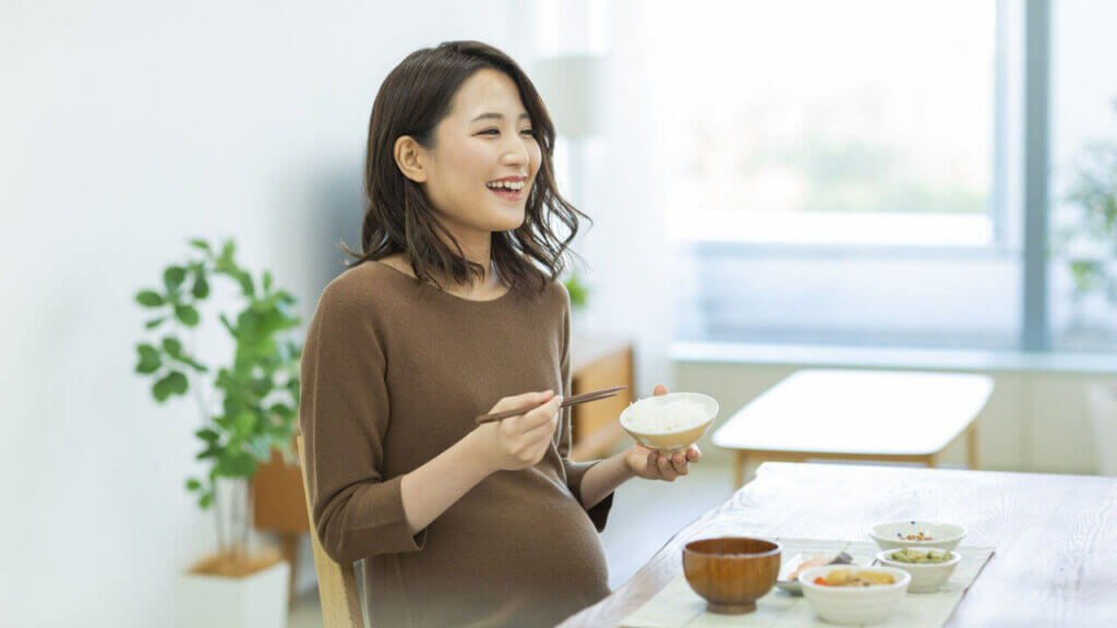 8 Makanan Pantangan Bagi Ibu Hamil – Penyebab Keguguran